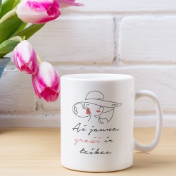 Puodelis: „Aš jauna graži ir taškas“