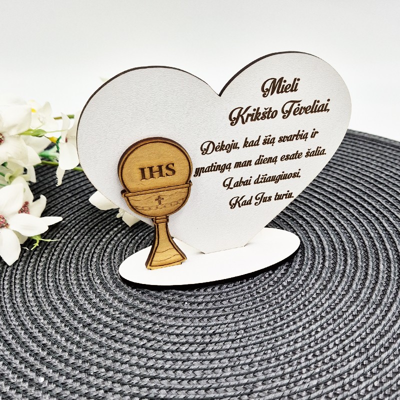 Pastatoma širdis „Brangūs Krikšto tėveliai“