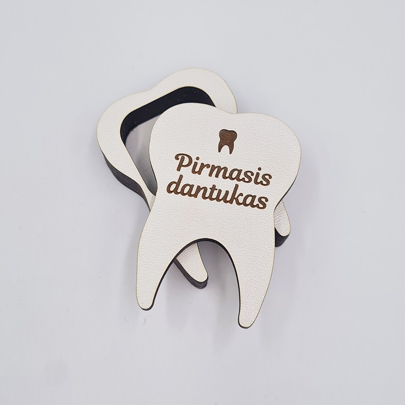 Balta graviruota dėžutė „Pirmasis dantukas“