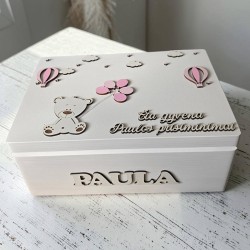 Krikštadėžė su vardu „Čia gyvena prisiminimai“