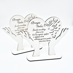 Pastatoma padėka, rankos: „Brangūs tėveliai“